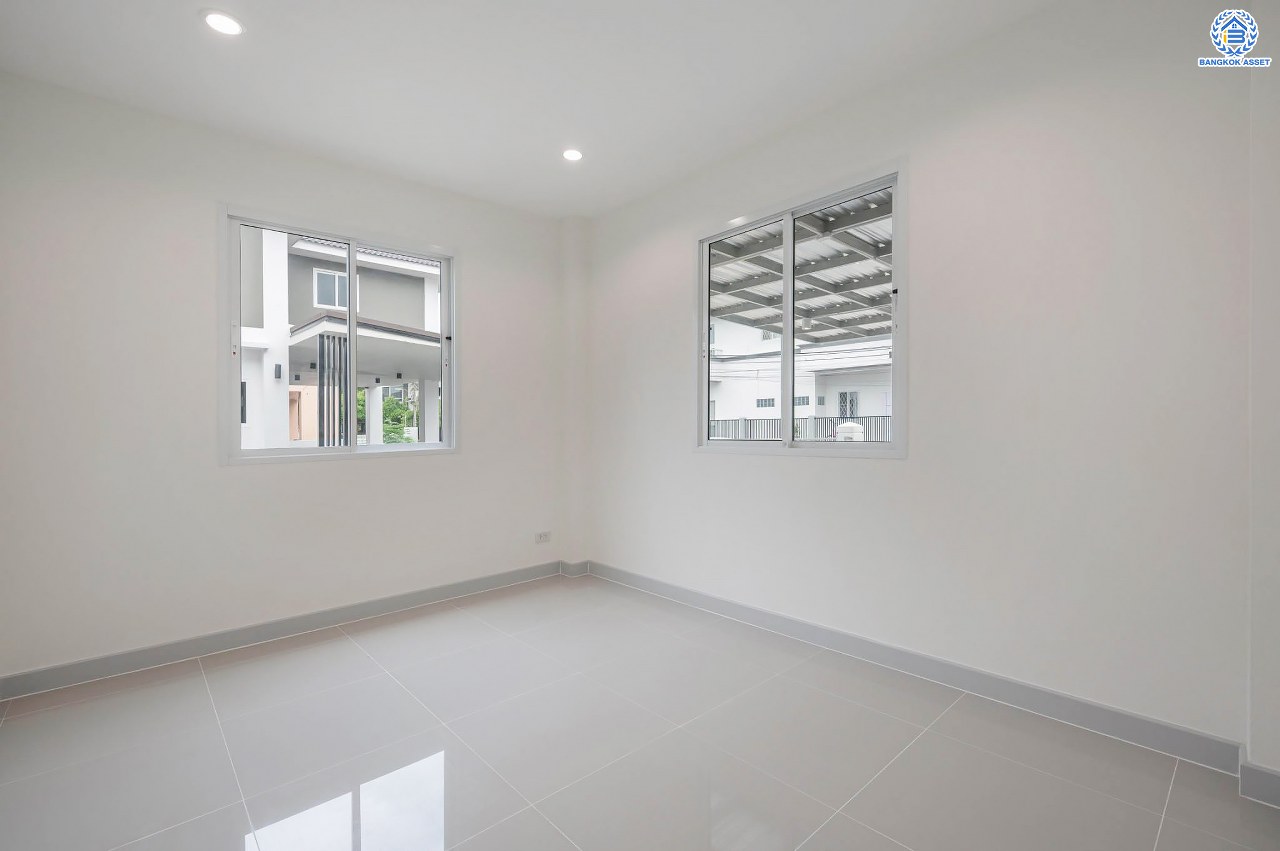 บ้านมือสองตกแต่งใหม่ โครงการ บ้านพิมาน ปิ่นเกล้า-กาญจนาภิเษก เนื้อที่ 103 ตร.ว. ฟังก์ชัน 4 ห้องนอน 3 ห้องน้ำ 1 ห้องอเนกประสงค์ จอดรถได้ 2 คัน บนทำเลเดินทางสะดวก ติดถนนกาญจนาภิเษก เชื่อมต่อหลายเส้นทาง ใกล้ทางด่วน "กาญจนาภิเษก" รถไฟฟ้า "สถานีหลักสอง" และเดอะมอลล์บางแค